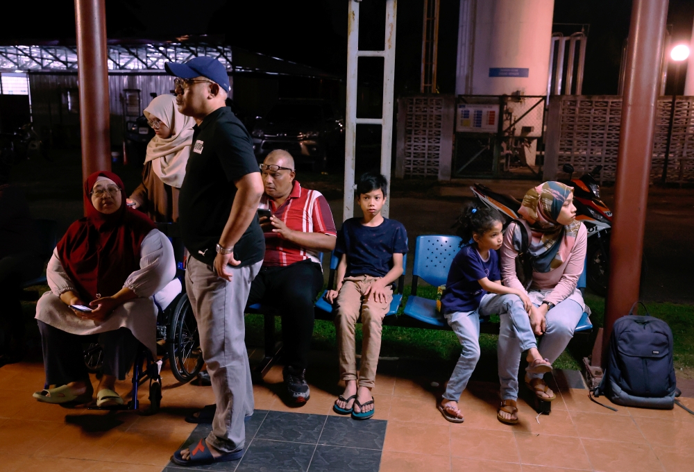 Family members of victims of the plane crash wait at Hospital Tengku Ampuan Rahimah (HTAR) Klang, August 17, 2023. — Bernama pic 