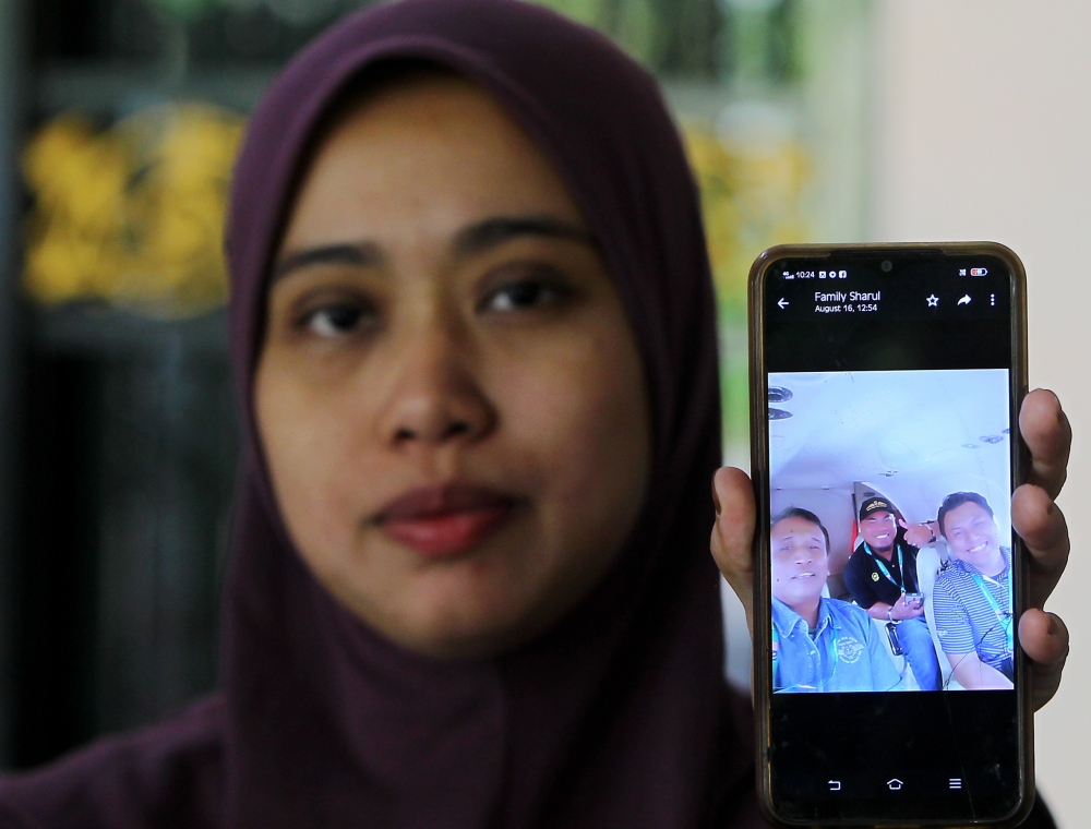 Norsyahirah Omar, 29, shows a selfie that her brother sent while onboard the flight. She said taking selfies and then sending them was something her brother, Commander (Rtd) Shaharul Amir Omar, 49, one of the victims killed in the crash, had never done before. — Bernama pic 
