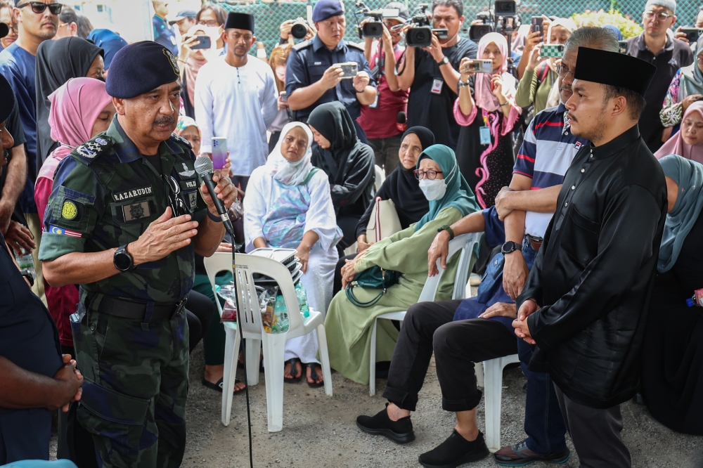 Inspector-General of Police Tan Sri Razarudin Husain gives a briefing to relatives of the air crash victims at the Forensics Department, Hospital Tengku Ampuan Rahimah Klang, August 8, 2023. — Bernama pic 