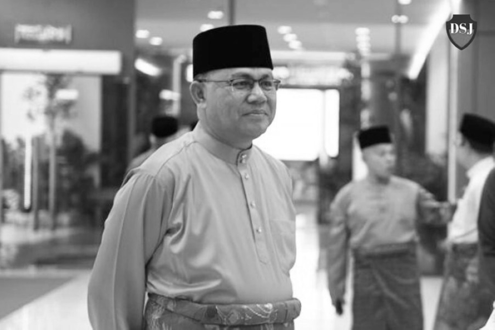 Datuk Seri Johari Harun, 53, was one of the 10 killed in the Beechcraft Model 390 (Premier 1) aircraft crash along the Guthrie Corridor Expressway, near the Elmina township in Shah Alam, Selangor yesterday afternoon. — Picture from Facebook/Dato Sri Johari Harun 