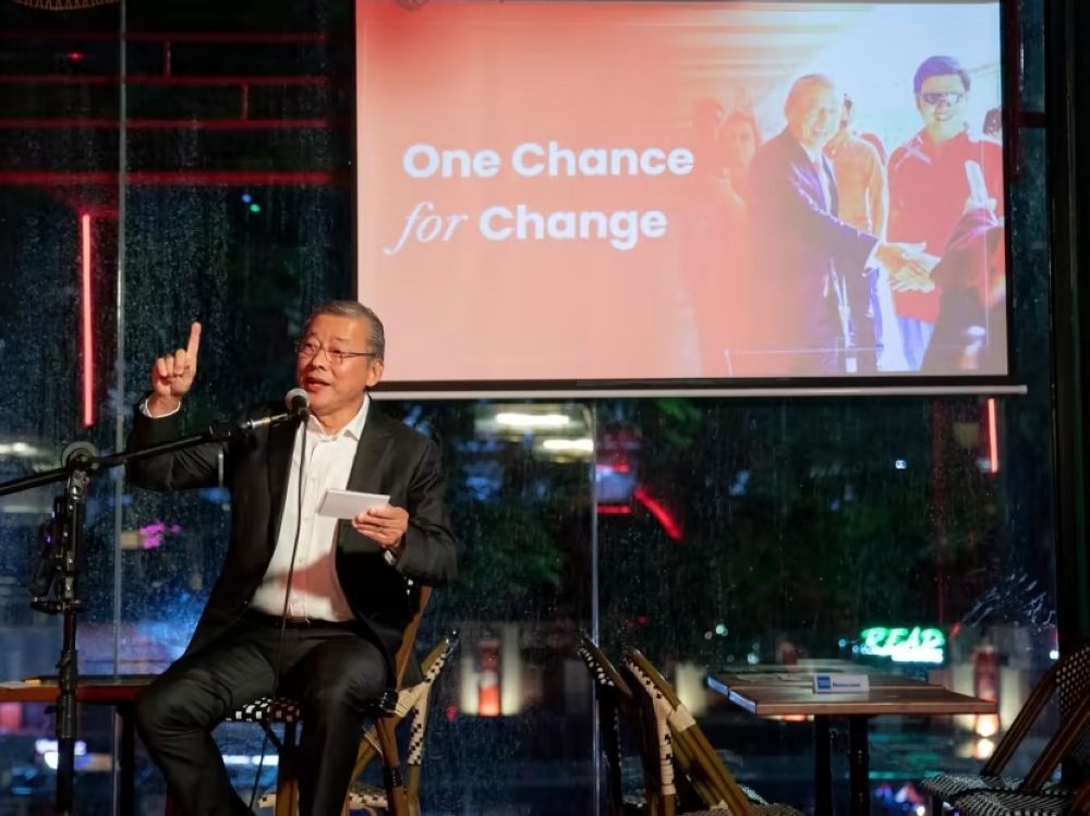 Presidential hopeful George Goh unveiling his slogan at Bisoux cafe in Gr.id mall in Singapore August 14, 2023. — TODAY pic