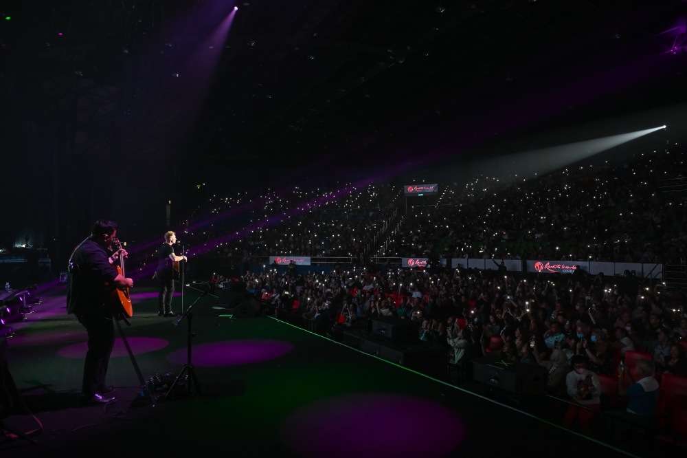 For his biggest hit ‘When You Say Nothing At All’, the venue transformed into a sea of lights as the crowd sang along to the chorus. — Picture courtesy of MIC Entertainment Group