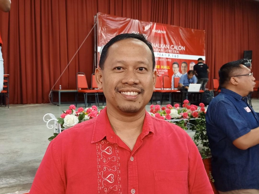 Suhaizan Kaiat wants to score a convincing win for Pakatan Harapan in the Pulai parliamentary by-election next month. — Picture by Ben Tan