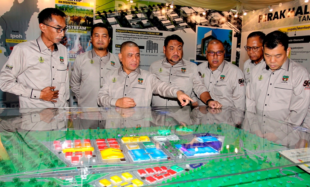 Perak Menteri Besar Datuk Seri Saarani Mohamad (3rd left) views the development layout plan during the groundbreaking ceremony for the Perak Halal Industrial Park@Lekir project in Lekir August 21, 2023. — Bernama pic