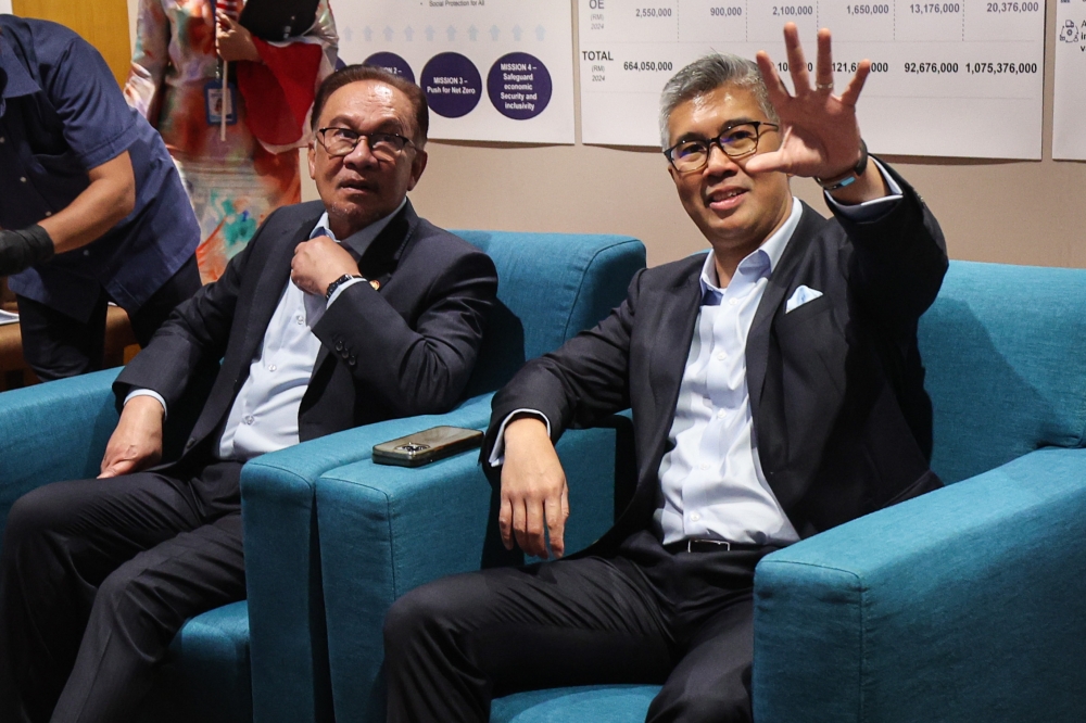 Prime Minister Datuk Seri Anwar Ibrahim with Investment, Trade and Industry Minister Datuk Seri Tengku Zafrul Abdul Aziz at Menara Miti for a briefing on the New Industrial Master Plan, August 22, 2023. — Bernama pic 