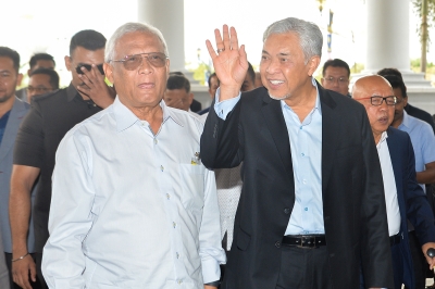 Trial: Zahid likes donating, but won't toot own horn, school principal says - Vimarsana News