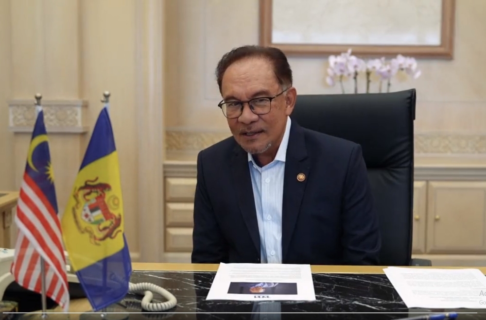 Prime Minister Datuk Seri Anwar Ibrahim in a phone conversation with Srettha Thavisin, the new prime minister of Thailand, August 23, 2023. — Screengrab from X (formerly Twitter)/Anwar Ibrahim 