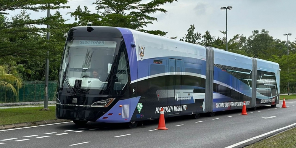 Sarawak’s Autonomous Rapid Transit (ART) Hydrogen Vehicle (H2V) has finally begun its on-road testing in Kuching. — SoyaCincau pix
