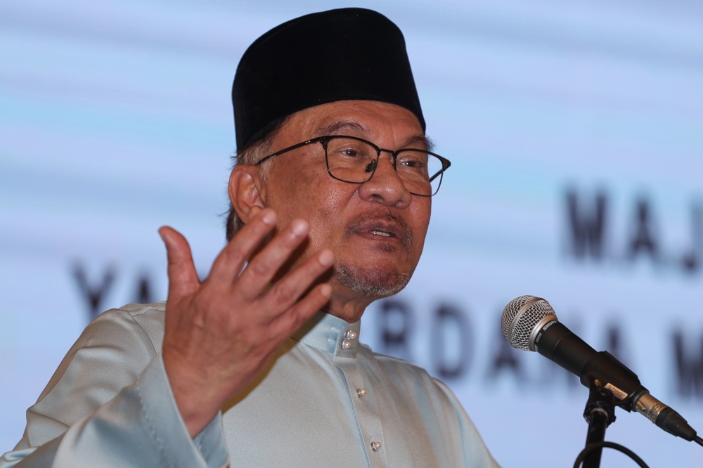 Prime Minister Datuk Seri Anwar Ibrahim delivers a speech during the Budget 2024 Johor State Tour at Bangunan Sultan Ismail, Kota Iskandar August 25, 2023. — Bernama pic