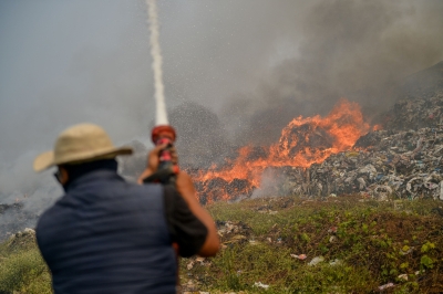 Trash fire burning for four days, chokes locals on Indonesia's Bandung - Vimarsana News