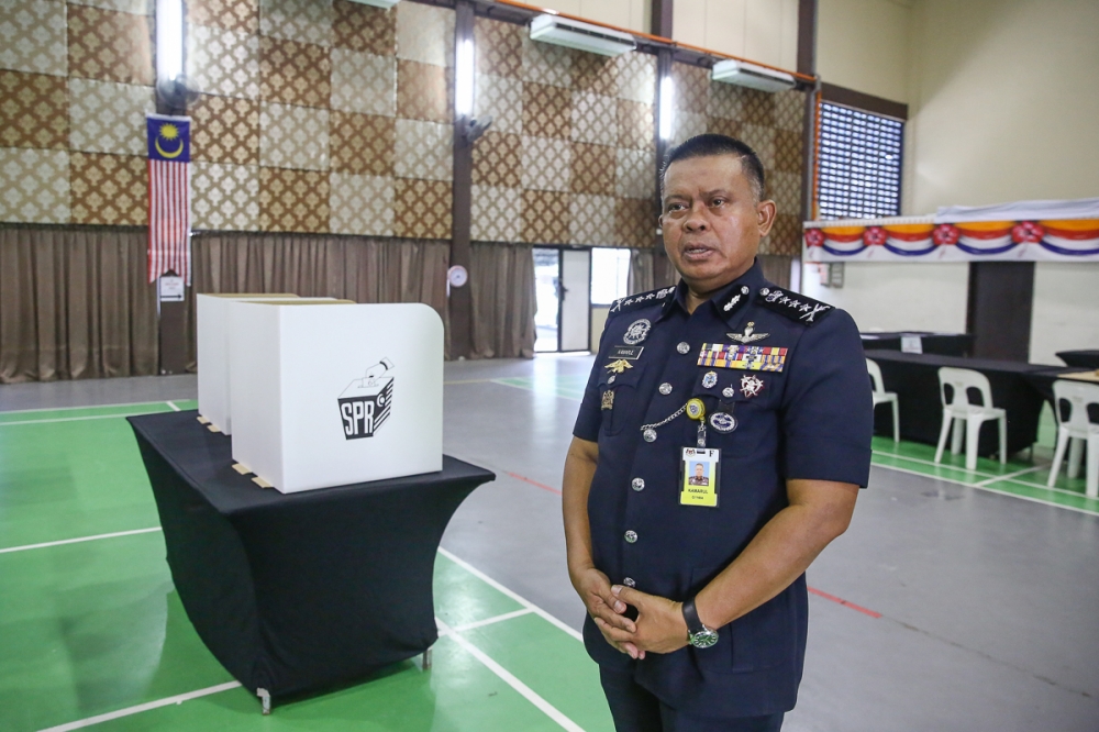 Johor police chief Datuk Kamarul Zaman issued a warning against spreading and creating fake speculative material. — File picture by Yusof Mat Isa