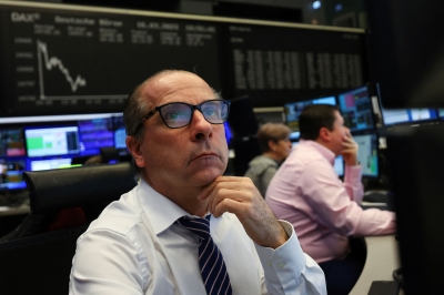 Global shares rise as Fed weighs inflation risks, yields steady - Vimarsana News