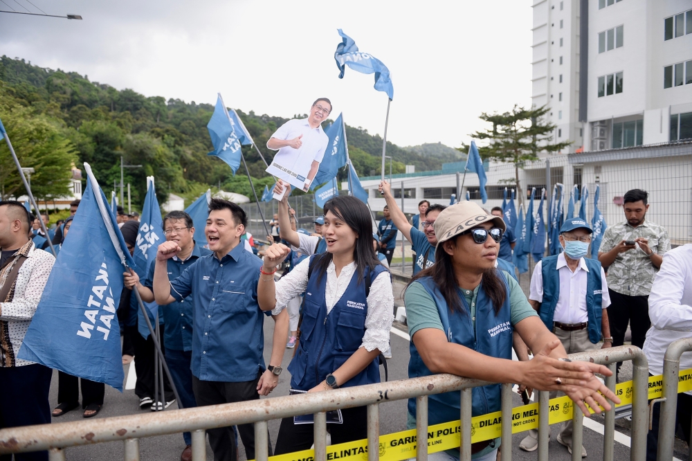 Perikatan National supporters showing their support for their Bayan Lepas candidate Datuk Dominic Lau Hoe Chai at Bayan Lepas nomination center, Penang, July 29, 2023. — Picture by KE Ooi