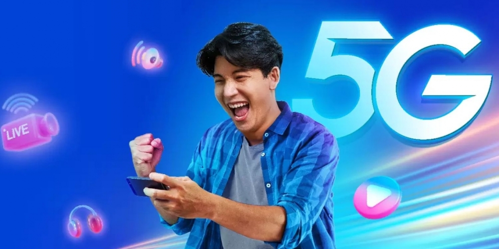 Subscribers on Celcom Postpaid Mega 98 and Digi Postpaid 90 plans and above would have to fork out extra RM10/month in order to enjoy 5G after 2nd October 2023. — Pictures by SoyaCincau