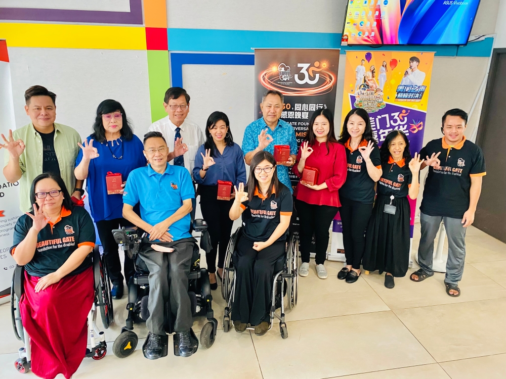 BG event organiser Pua, (1st row 1st right) and (2nd row from left) newscaster Tan Chia Yong, former Gift of Life Society chairman Wendy Chan Yim Ching, BG director Chiew Toh Hie, Kampung Tunku assemblywoman Lim Yi Wei, MBPJ zone eight councillor Billy Wong and Vivian (in red) representative of Jamaliah. — Picture courtesy of Beautiful Gate Foundation for the Disabled