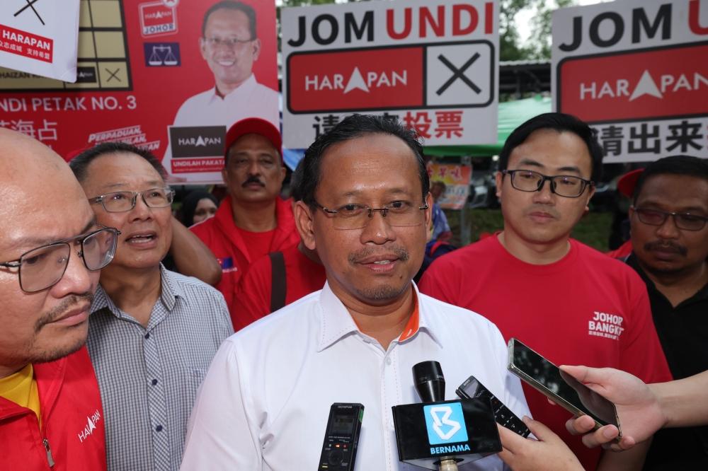 PH candidate for the Pulai by-election Suhaizan Kaiat was commenting on the statement made by PAS President Tan Sri Abdul Hadi Awang, who mentioned that if PN wins the by-election, it would signify a significant change at the federal government level. — Bernama pic 