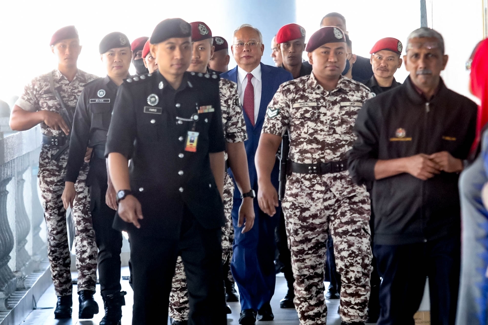 Jailed former prime minister Datuk Seri Najib Razak is pictured at the Kuala Lumpur Court Complex, August 29, 2023. 1MDB former in-house lawyer Jasmine Loo could potentially be called in to testify in the High Court in Najib’s trial involving the misappropriation of RM2.28 billion of 1MDB’s funds. — Picture by Firdaus Latif