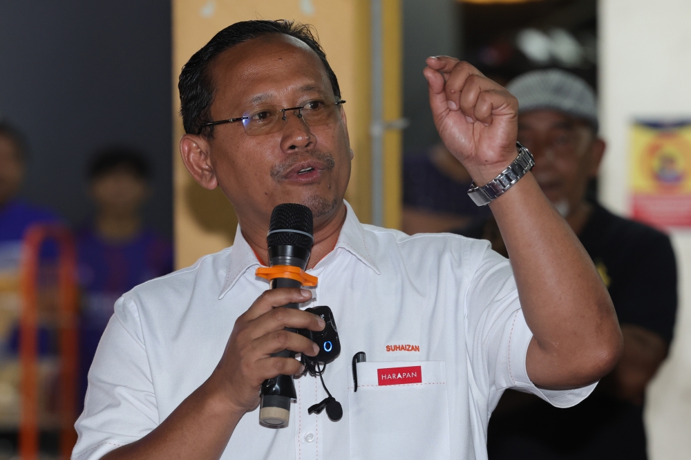 PH candidate Suhaizan Kaiat said the proposal to provide the special lane at the Customs, Immigration and Quarantine (CIQ) Complex at Bangunan Sultan Iskandar (BSI) and Sultan Abu Bakar Complex (KSAB) had been presented to the unity government to facilitate voters returning home to fulfil their responsibilities. — Bernama pic 