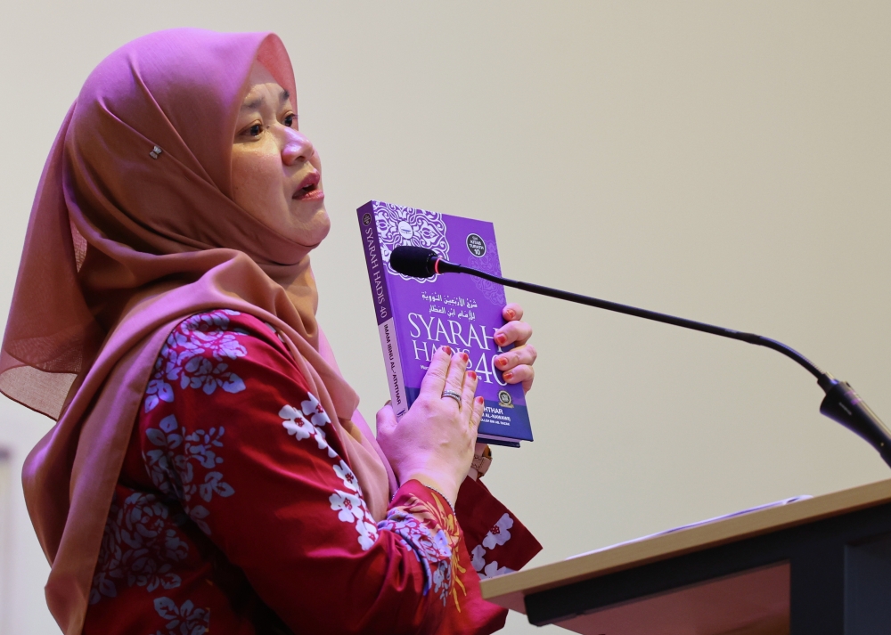 The ministry said MOE Minister Fadhlina Sidek yesterday met with 16 non-governmental organisations (NGOs) representing diverse communities to discuss the module, its implementation, and matters related to national education. — Bernama pic