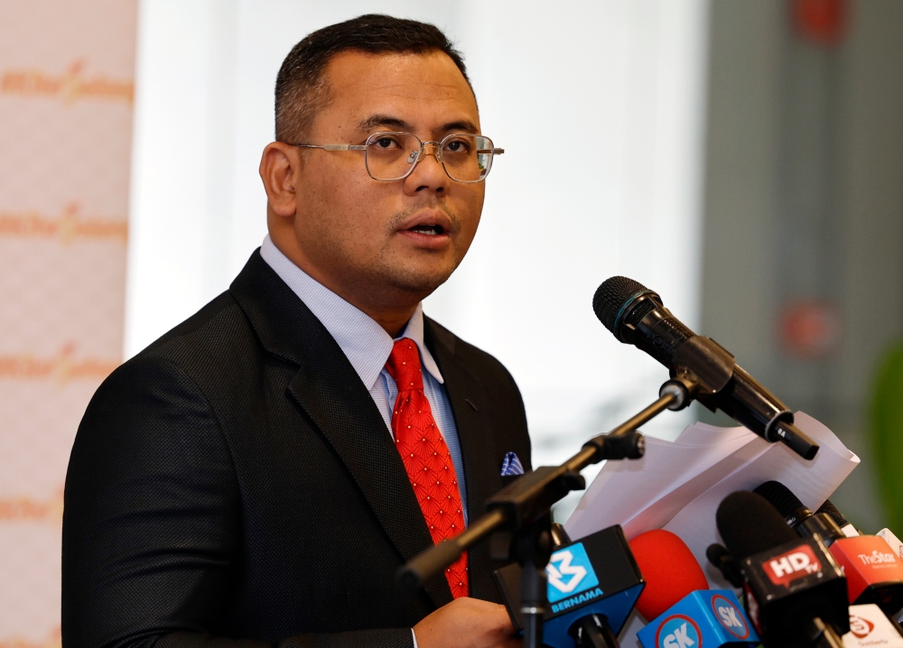 In his defamation suit filed at the Shah Alam High Court at noon today, Selangor Menteri Besar Datuk Seri Amirudin Shari is seeking for the court to order Kedah Menteri Besar Datuk Seri Muhammad Sanusi Md Nor to pay compensation in the form of general damages, aggravated damages, exemplary damages for the alleged defamation. — Bernama pic