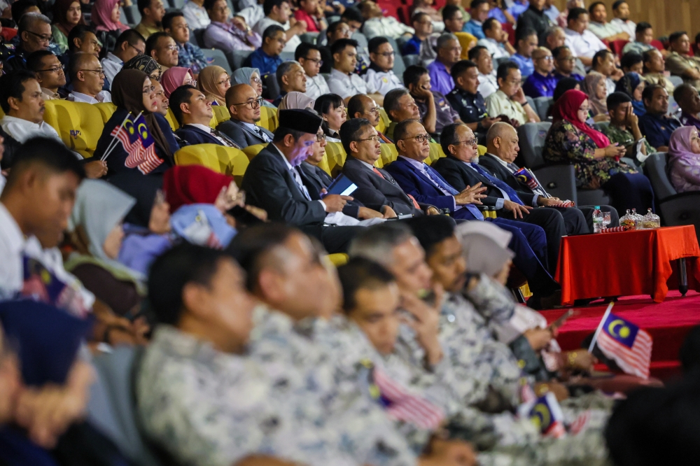 Pahang Menteri Besar Datuk Seri Wan Rosdy Wan Ismail, along with civil servants, attended the Merdeka Day 2023 address delivered by Prime Minister Datuk Seri Anwar Ibrahim, live online from the Auditorium Darul Makmur, Radio Television Malaysia (RTM) Pahang, August 30, 2023. — Bernama pic 