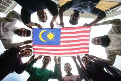 On Merdeka Eve, top lawyers and activists urge Putrajaya to drop citizenship law amendments - Vimarsana News