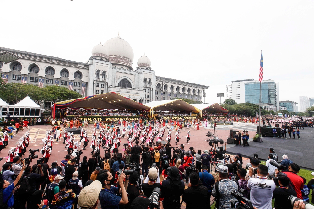 At the close of this year’s 66th Merdeka Day celebrations here, Fahmi told reporters that more than 100,000 people were recorded to have attended the day’s events in the morning, calling it one of the best in history. ― Picture by Sayuti Zainudin