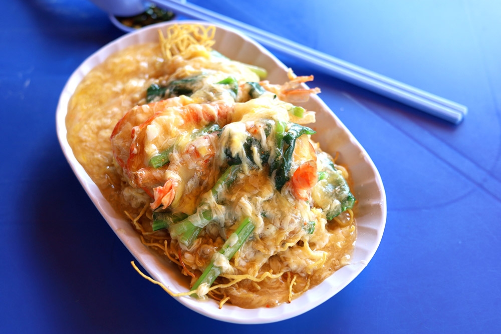 The draw here is their 'sang har mee' topped with freshwater prawns and a super eggy sauce. – Pictures by Lee Khang Yi