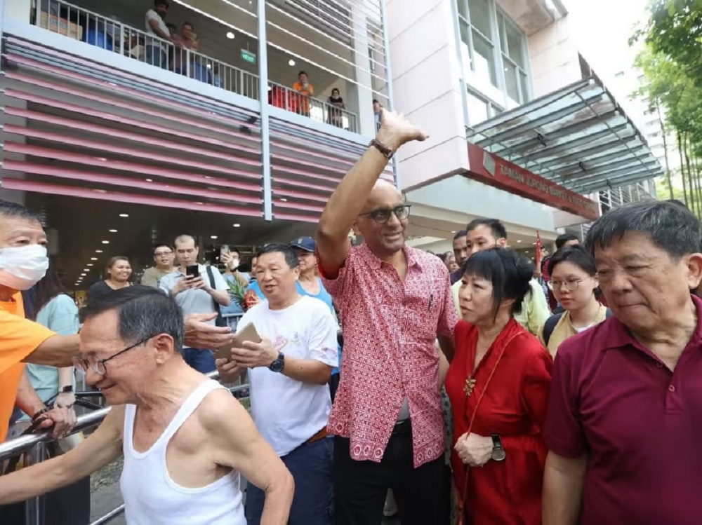Tharman Shanmugaratnam (centre) and his wife Jane Ittogi at Taman Jurong Food Centre on September 2, 2023. ― TODAY pic