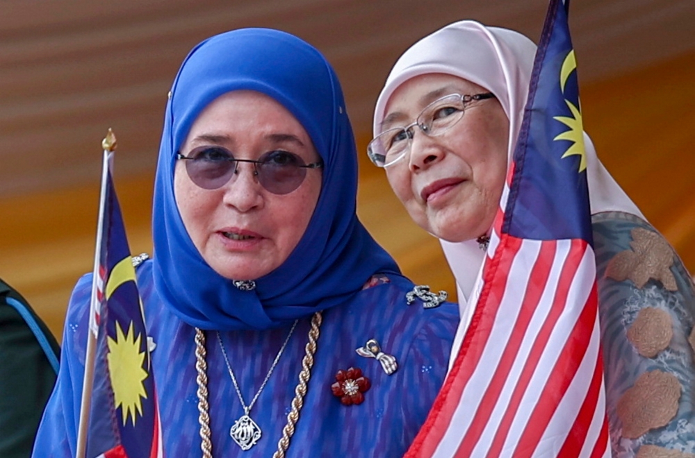 The prime minister's wife Datuk Seri Dr Wan Azizah Wan Ismail (pictured right) said Anwar must also be proud that AIM now has over 300,000 female friends nationwide. — Bernama pic