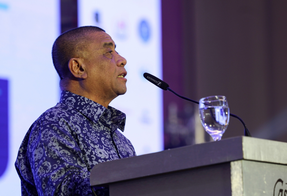 Perak Umno leader Datuk Seri Saarani Mohamad said the declaration of a fatwa, or religious edict, should be left to the Fatwa Council so as not to confuse the Muslim community. — Bernama pic