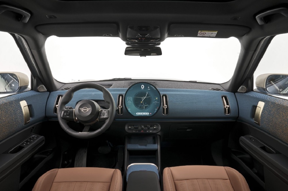 Inside, the Countryman continues the minimalist theme seen in the Countryman. — SoyaCincau pic