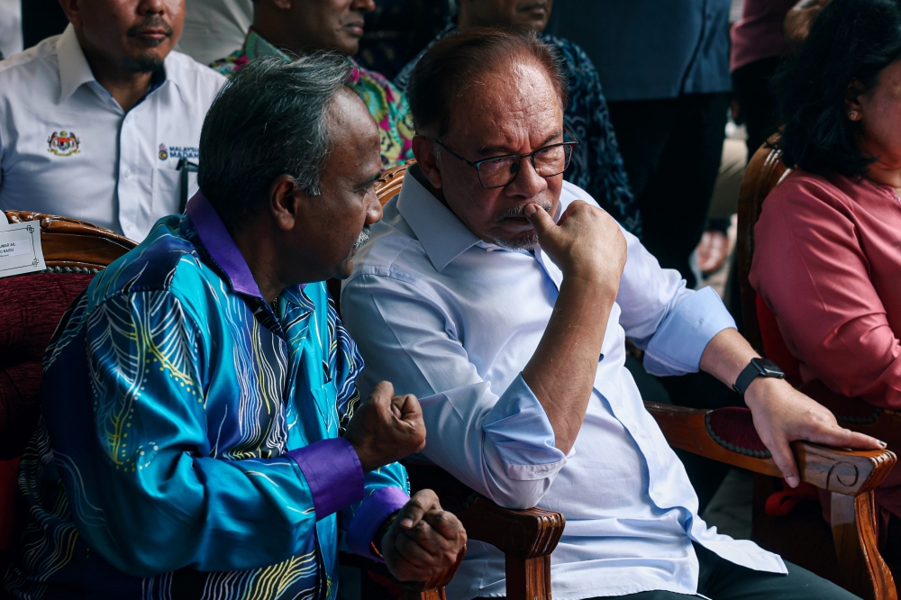 Prime Minister Datuk Seri Anwar Ibrahim with Human Resources Minister V. Sivakumar in Kuala Lumpur, September 4, 2023. Yesterday, Anwar announced that the government had approved a portion of the foreign worker intakes for the three sectors, which had previously been halted. — Bernama pic  