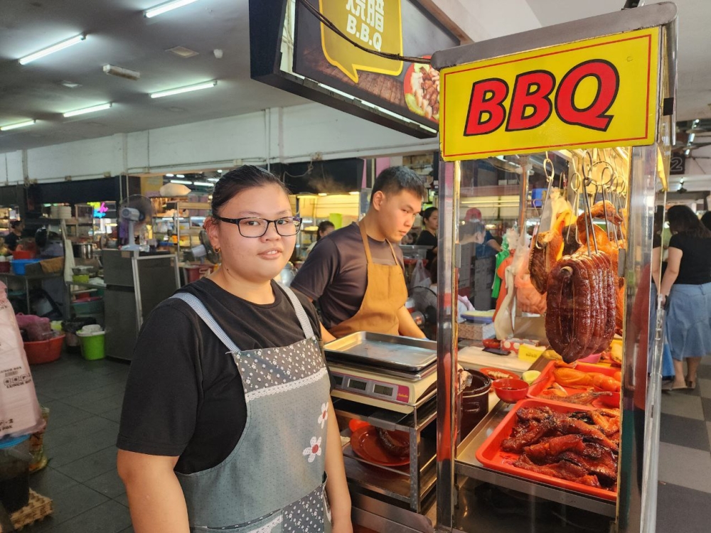 Cindy Chai, a 24-year-old stall operator who runs her family’s business at a food court in Tabuan Jaya, said she had maintained the price of her rice dishes since last year. ― Borneo Post pic