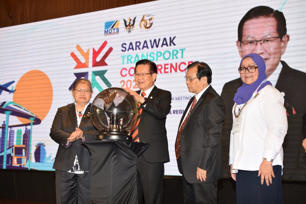 Lee declares open the Sarawak Transport Conference 2023. From left are Alice, Dr Jerip, and Sherrina. ― Picture by Roystein Emmor via Borneo Post