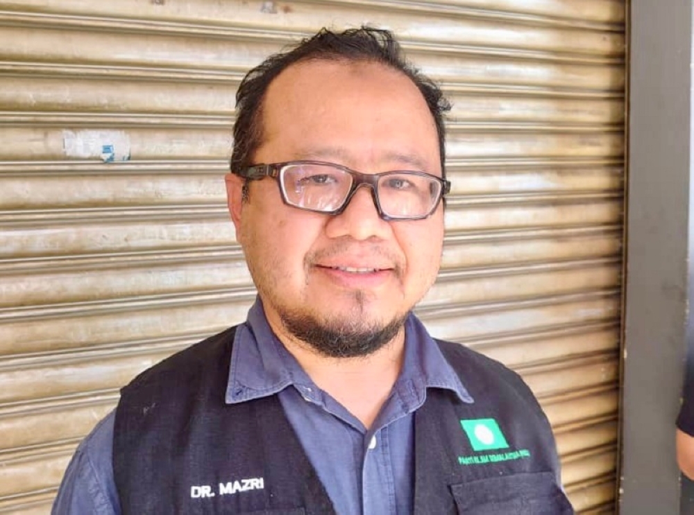 Dr Mohd Mazri said for a start he will organise regular dialogue sessions between residents affected by flash floods and the authorities. — Picture by Ben Tan