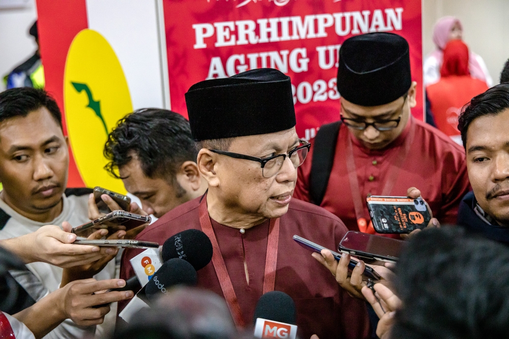 Umno supreme council member Datuk Puad Zarkashi says Muar MP Syed Saddiq Syed Abdul Rahman should just go ahead and withdraw support from Malaysian United Democratic Alliance (Muda) for the Anwar unity government instead of just threatening to do so. ― Picture by Firdaus Latif