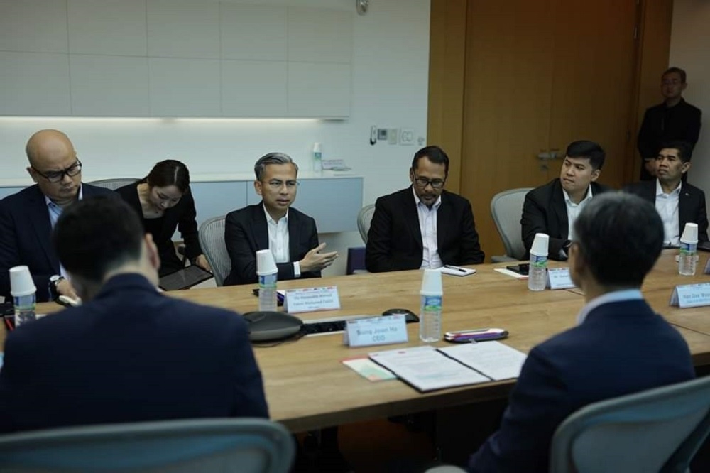 Communications and Digital Minister Fahmi Fadzil (centre) attends a meeting with NX3 Games in Seoul September 7, 2023. — Picture via Twitter/Fahmi Fadzil