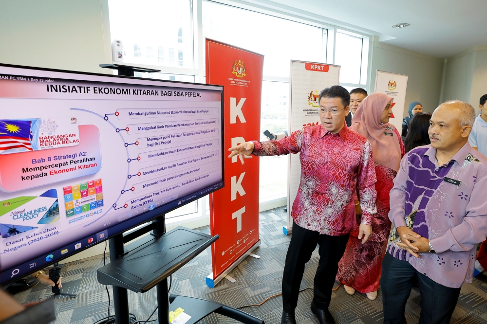 Local Government Development Minister Nga Kor Ming said NCEC would focus on six elements to support the circular economy ecosystem, including developing markets and demand for recycled materials and designing products that can optimise the life cycle through reuse, recycling and environmental friendliness. — Bernama pic 