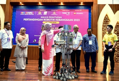 Education Ministry to look into specific allocation for STEM, robotic equipment in Budget 2024, says Fadhlina - Vimarsana News