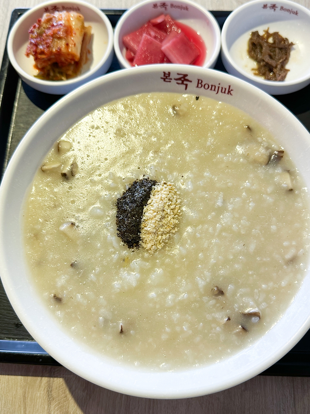 Bonjuk made its name for their healthy porridge like this creamy Abalone Porridge