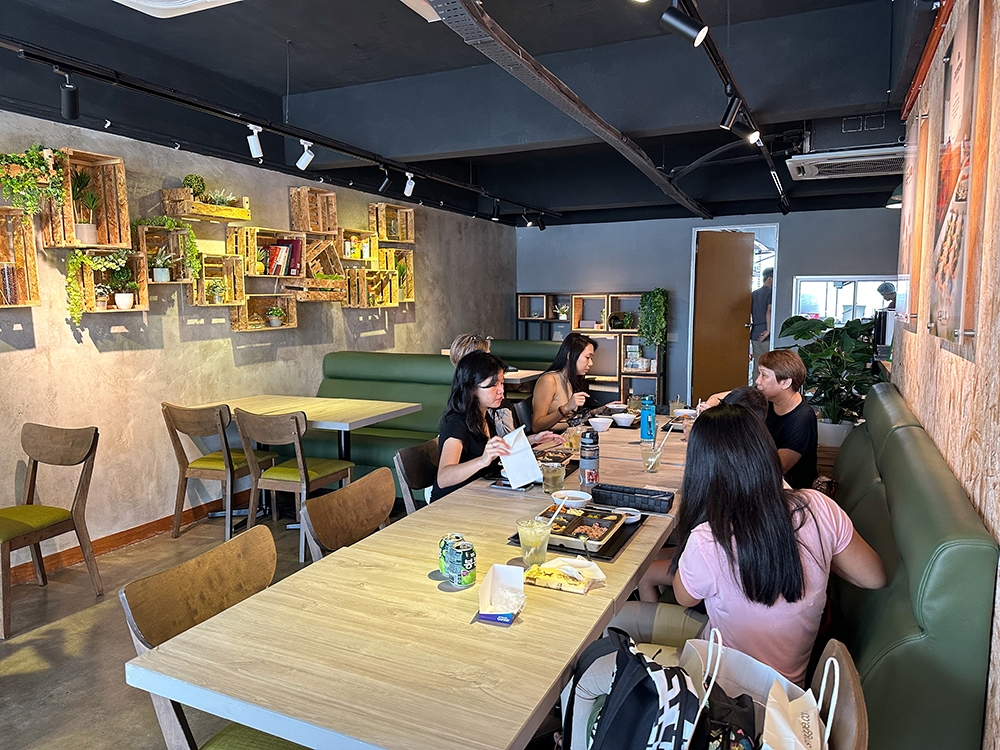 The place is located upstairs from Boon Signature Roast Pork and it's good for a leisurely meal or you can also order takeaway on the delivery platforms