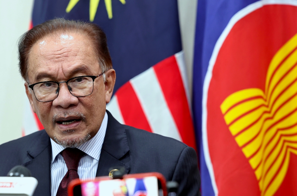 Prime Minister Datuk Seri Anwar Ibrahim speaks during a press conference after attending the closing of the 43rd Asean Summit and Related Summits yesterday. ― Bernama pic