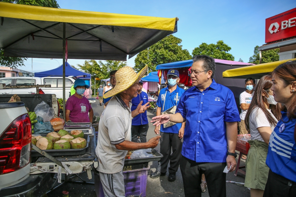 Johor Umno’s Datuk Nur Jazlan Mohamed said today that the Malay nationalist party had done its part to convince and encourage Johor’s Malay voters ahead of the twin by-elections tomorrow. —Picture by Yusof Mat Isa