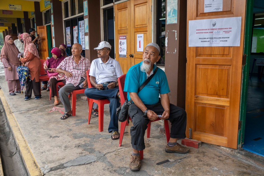 People queue up to cast their ballots at the Sekolah Kebangsaan Seri Melati polling station in Johor Baru September 9, 2023. ― Picture by Shafwan Zaidon