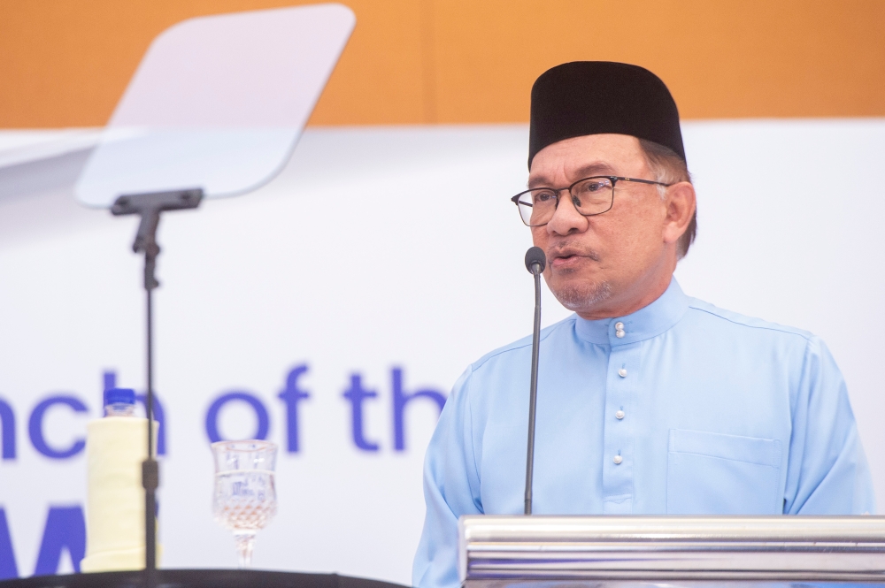 Prime Minister Datuk Seri Anwar Ibrahim today said that Cyberjaya, driven by the Cyberjaya Masterplan, has the potential to become a preferred technology investment location through the participation of both local and international technology companies. — Picture by Shafwan Zaidon