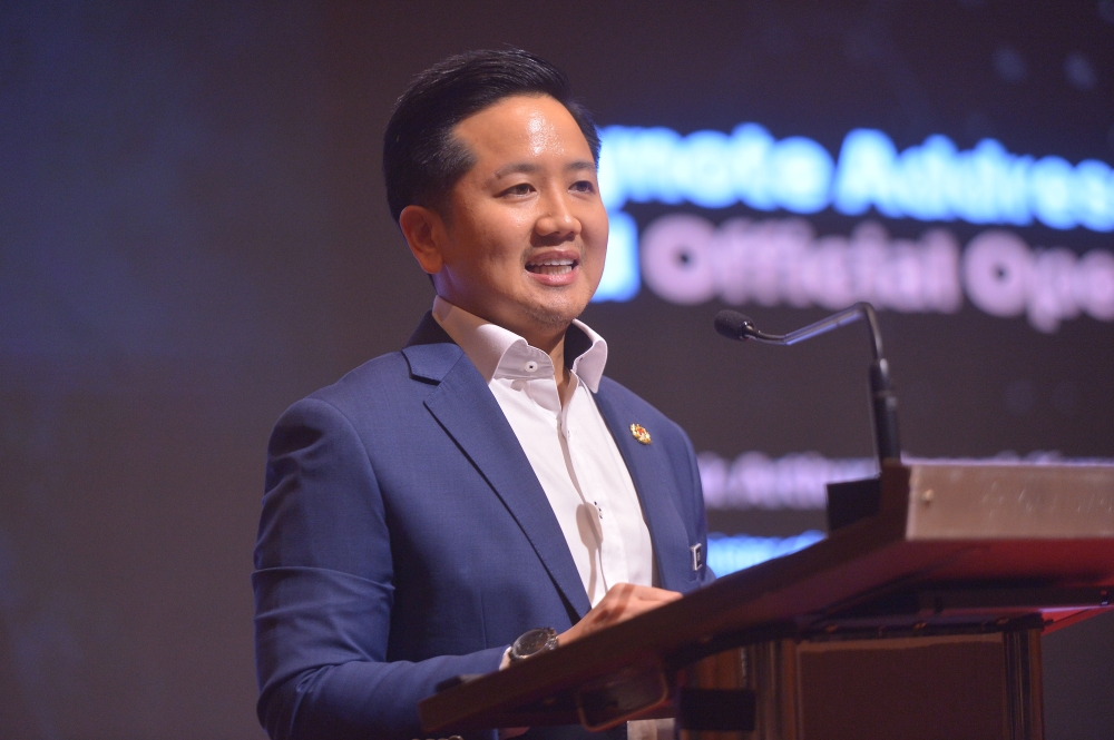 Deputy Science, Technology and Innovation Minister Datuk Arthur Joseph Kurup said that the Starlink satellite internet device was installed in Sekolah Kebangsaan Malaing and was the first location in Sabah to receive high-specification Starlink internet services. — Picture by Shafwan Zaidon