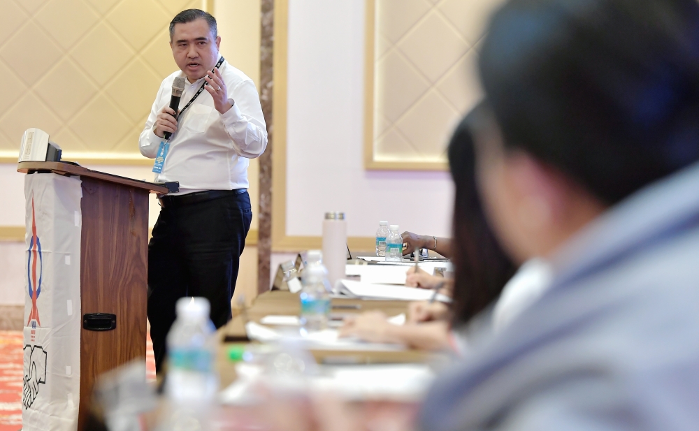 DAP secretary-general Anthony Loke said in a plural society and multi-religious country such as Malaysia, politics should not be driven by extreme voices as it can lead the country towards destruction. — Bernama pic