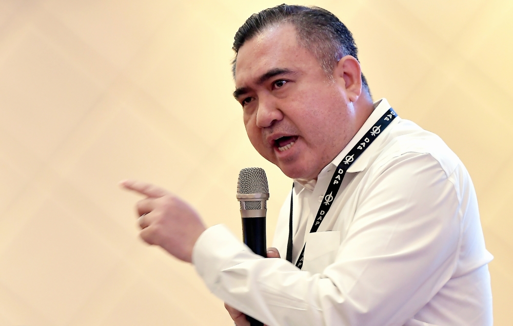 Transport Minister Anthony Loke Siew Fook said the trial run for designated ladies-only coaches for the MRT Kajang Line will begin by the end of this month. — Bernama pic