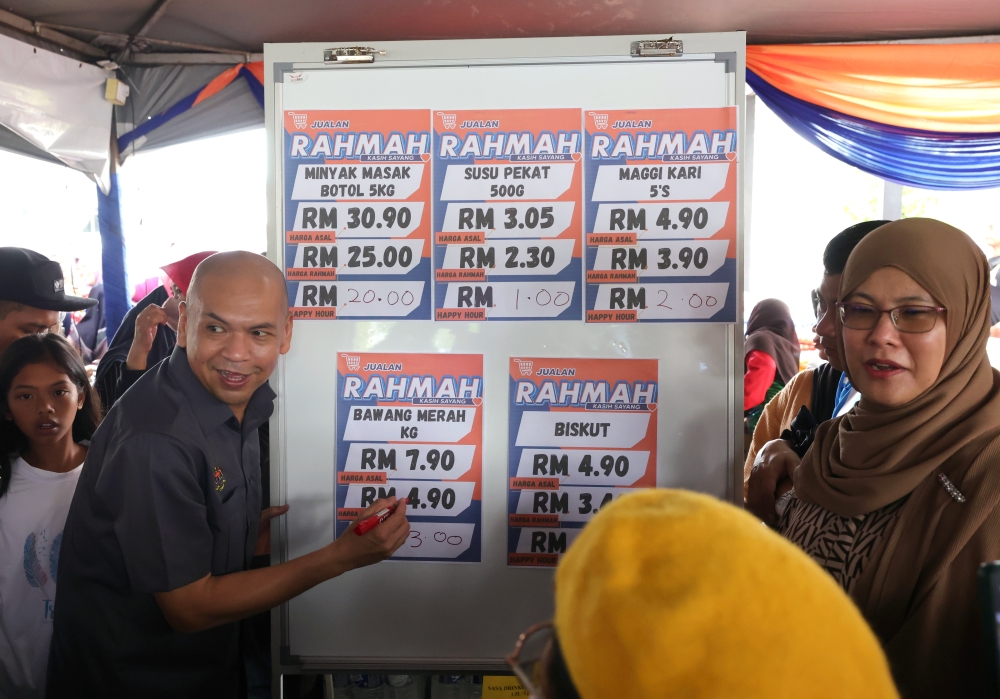 Acting Domestic Trade and Cost of Living Minister Datuk Armizan Mohd Ali said the ministry has recommended that local rice in Sabah be put on the price control list to help the people of the state. — Bernama pic